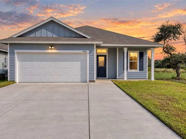 1942 Shellbank Ave, Aransas Pass, TX 78336