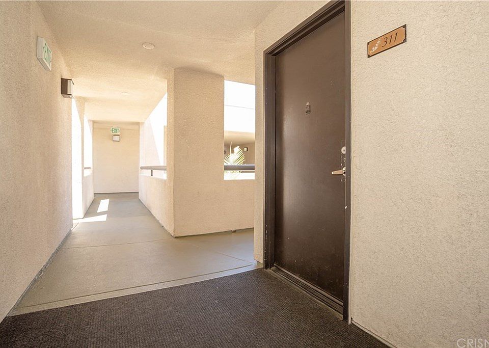 1st image of 5530 Owensmouth Ave APT 311