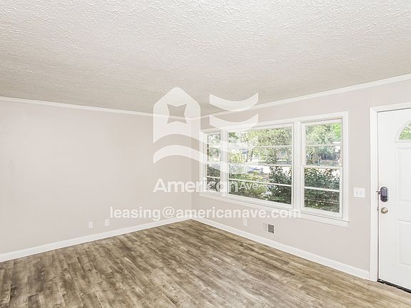 1468_003_living_room_13692125.jpg