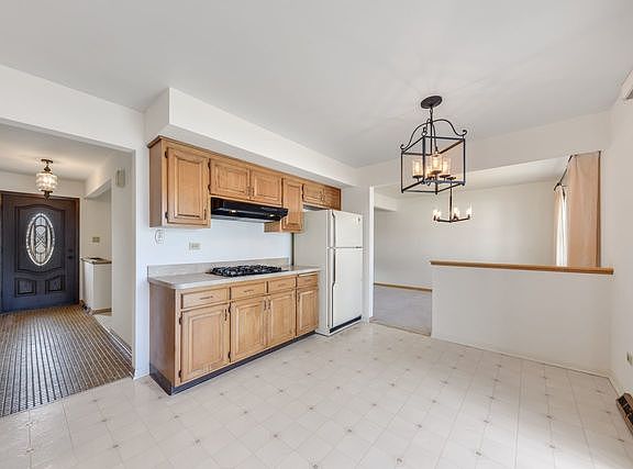 4th image of 16839 University Ave