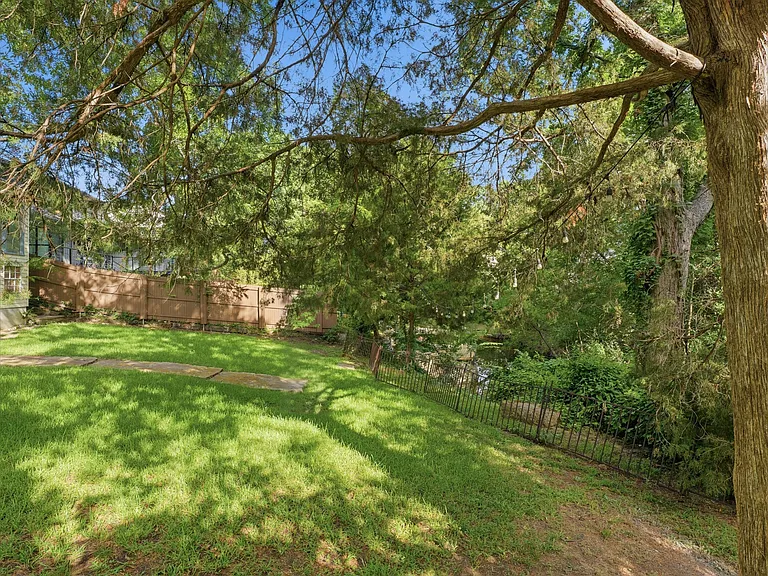 6815 Lyre Ln — Photo 25