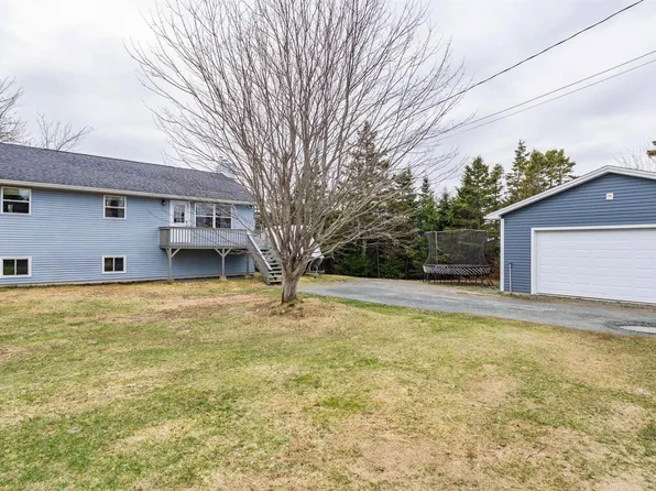 206 Les Collins Ave, Halifax, NS B0J 2L0