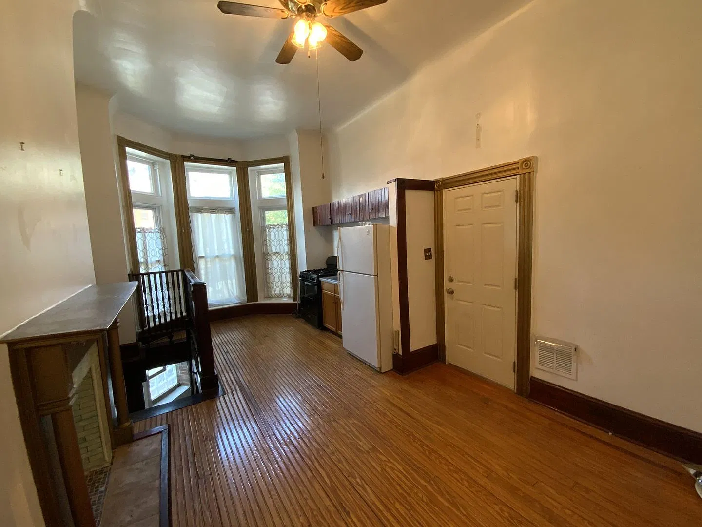 2735 Saint Paul Street — Photo 3
