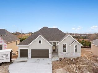 9342 Carbondale St, Lenexa, KS 66227