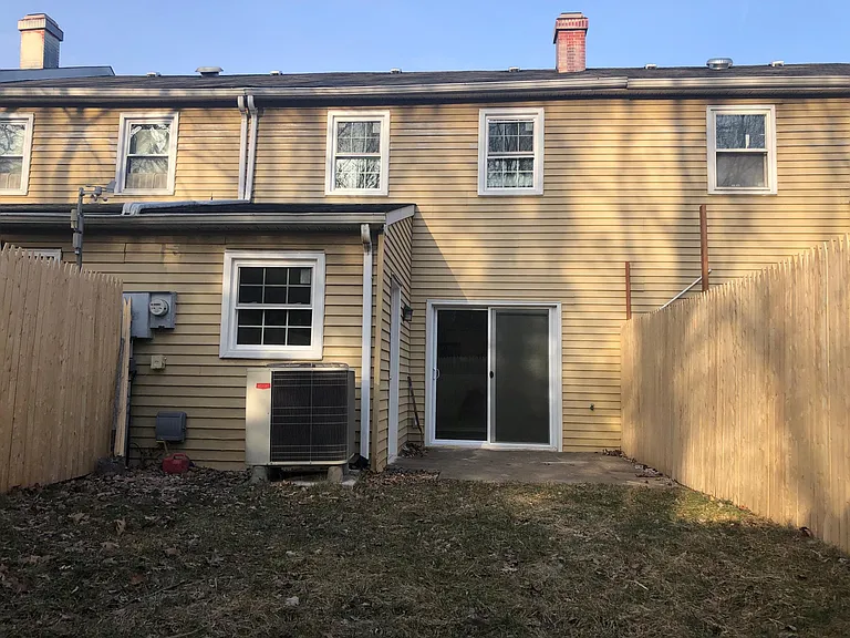 542 Newbury Ct — Photo 35