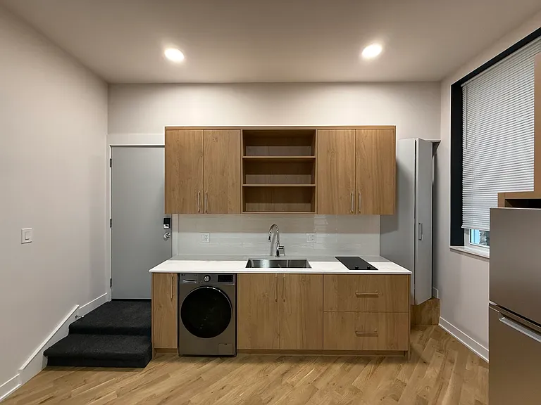 1118 S Western Ave #1C — Photo 6