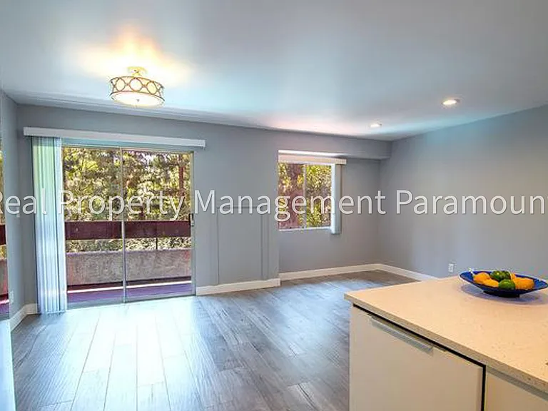 2700 Cahuenga Blvd E #1306 — Photo 3
