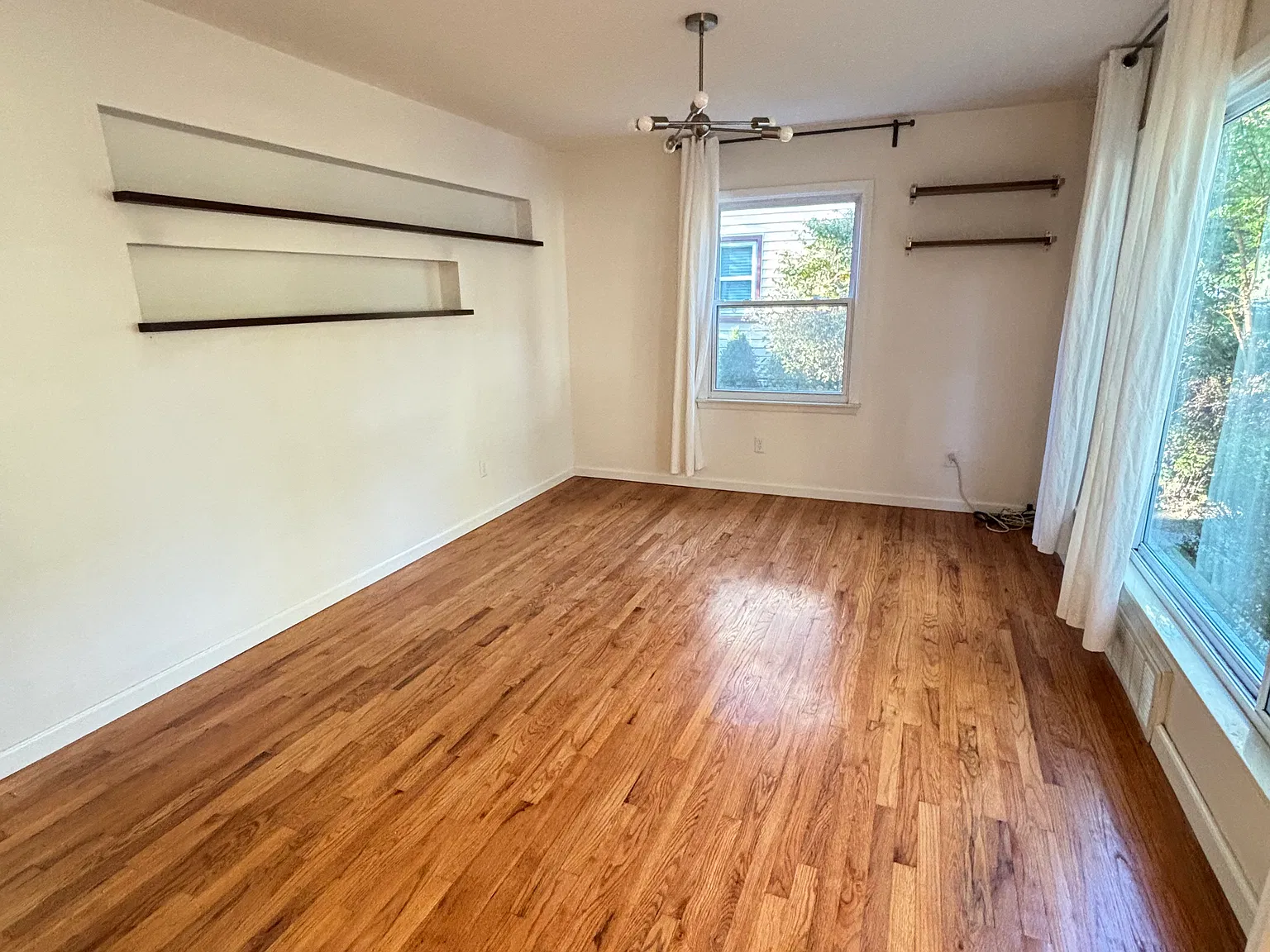 3 bed, 1390 sqft, $2,100 — Photo 3