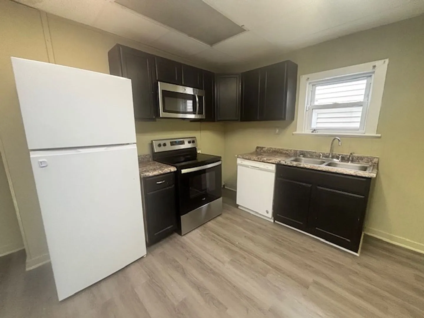 2452 West Maryland St. Evansville, IN 47712 — Photo 4