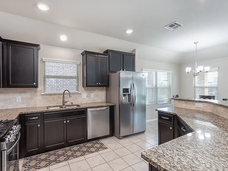 912 Lake Cypress Ln — Photo 18