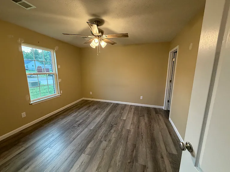 114 Diane Ct — Photo 3