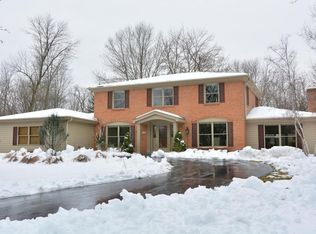 11255 N Lake View Pl, Mequon, WI 53092