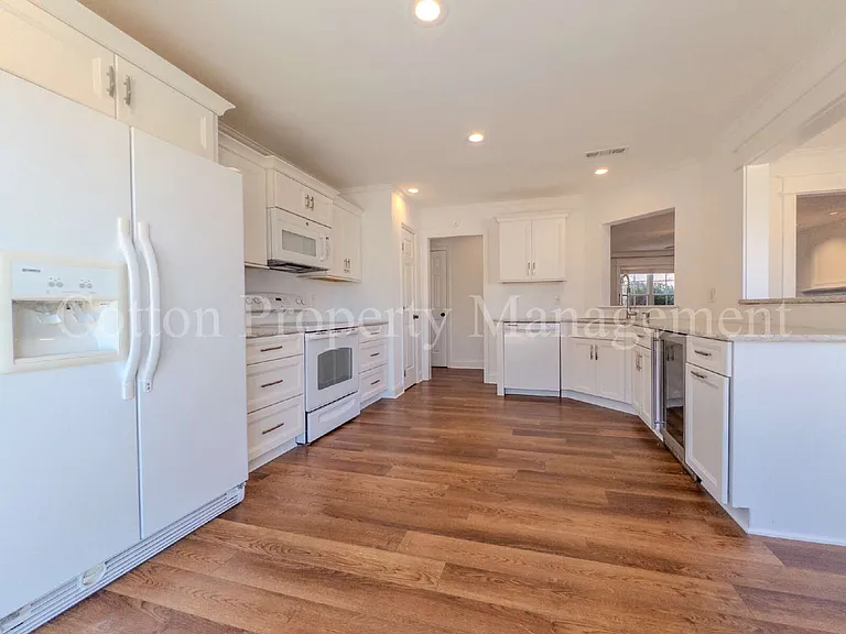 7106 Haven Way — Photo 9