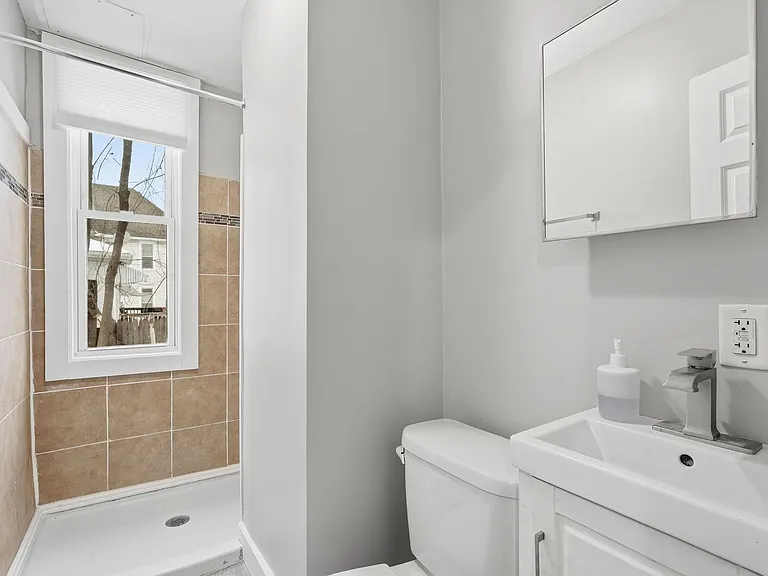 602 Mendota St — Photo 8