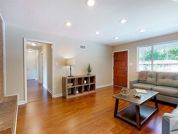 3rd image of 1116 Maribob Cir