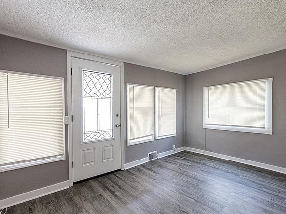 3rd image of 7231 Askew Ave
