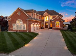 32492 N River Rd, Harrison Township, MI 48045