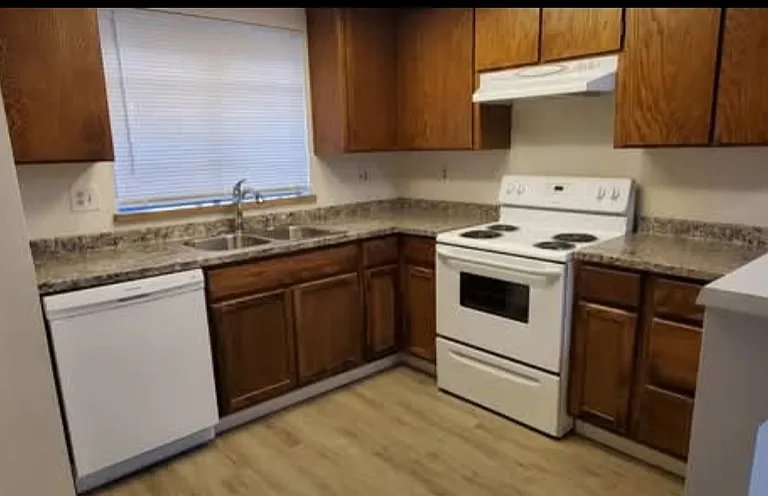 1901 Driftwood Dr #3 — Photo 6