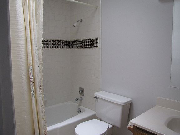 2nd image of 10228 S Willowbank Cir