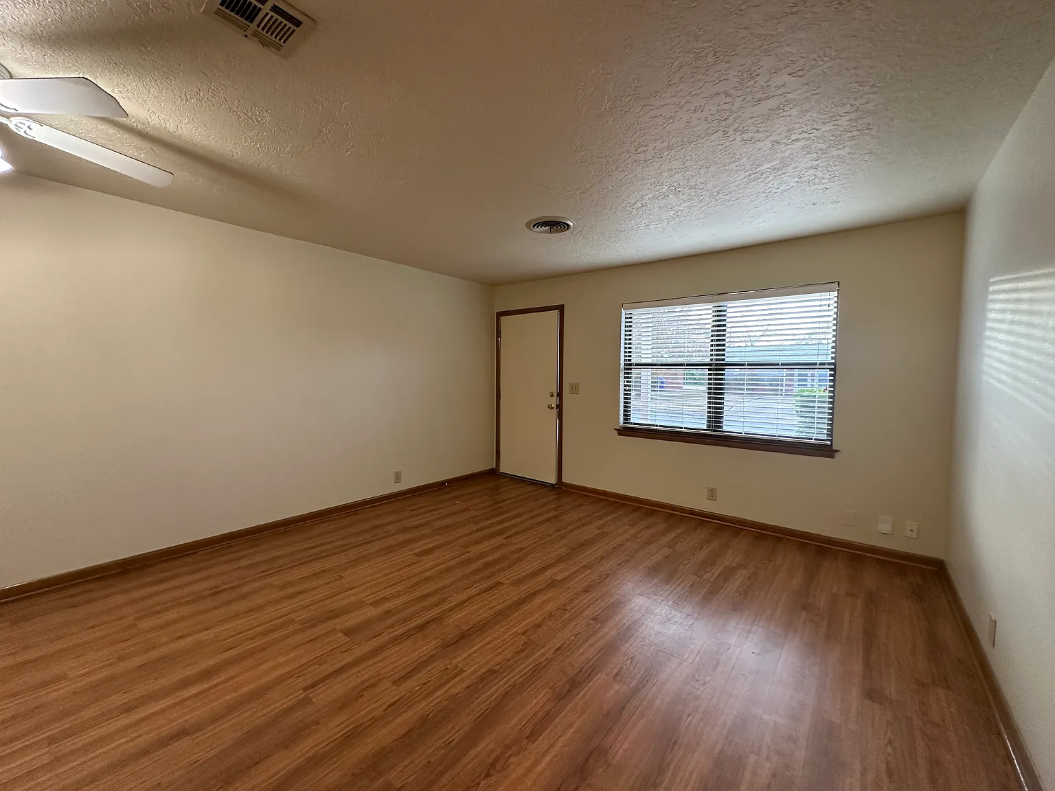 2 bed, 725 sqft, $975 — Photo 2