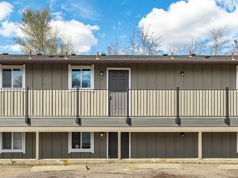 Secure and new stairs, walkway to the unit
