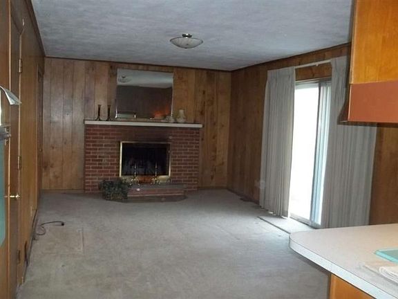 4th image of 2634 Marchmont Dr