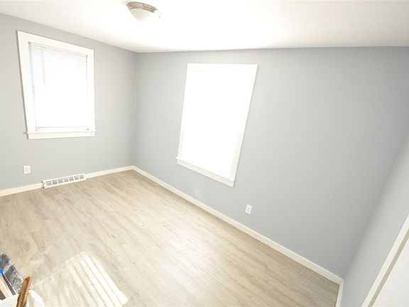 4th image of 2123 Welworth Ave
