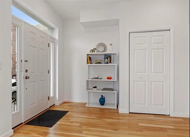 4 bed, 3.0 bath, 1946 sqft, $4,800 — Photo 2
