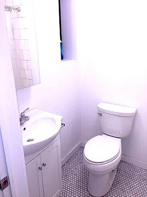 Rented by Evergreen Realty & Investments | media 6