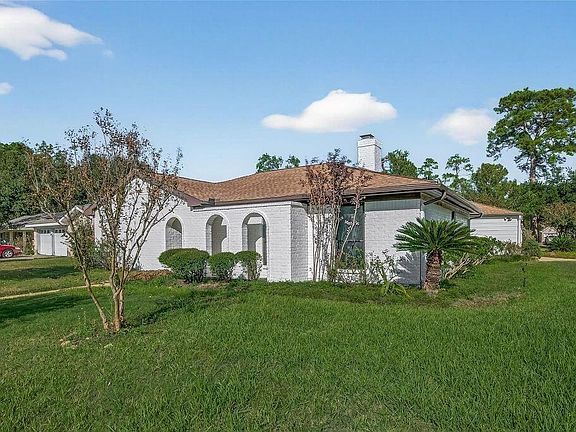 2nd image of 17418 Largs Cir