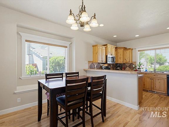 4th image of 1629 N Gold Falls Pl