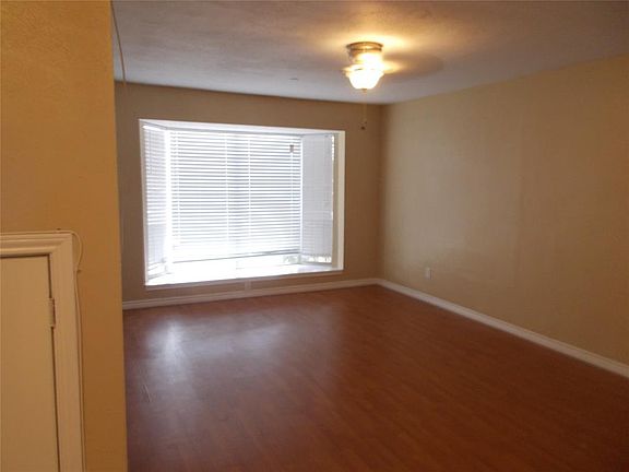 2nd image of 2104 Oakhurst Dr Ste 110
