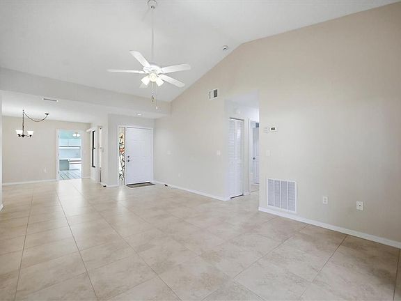 4th image of 214 SOUTHAMPTON DRIVE #327