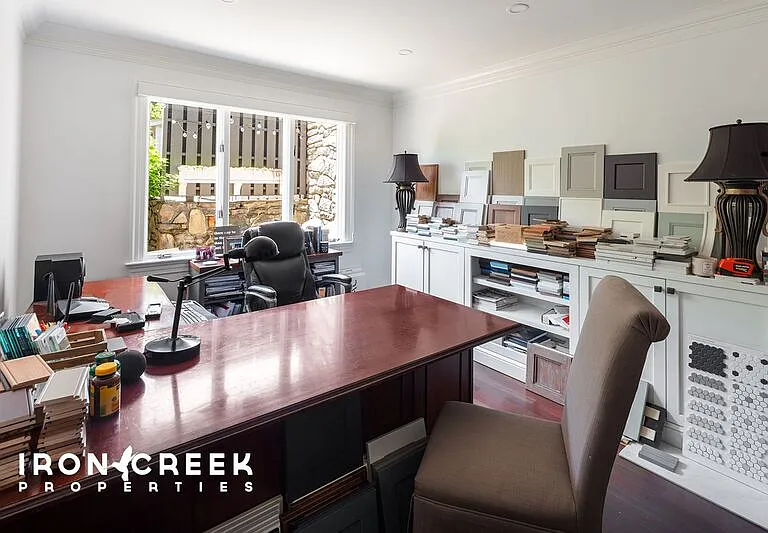 515 Crowfields Ln — Photo 3