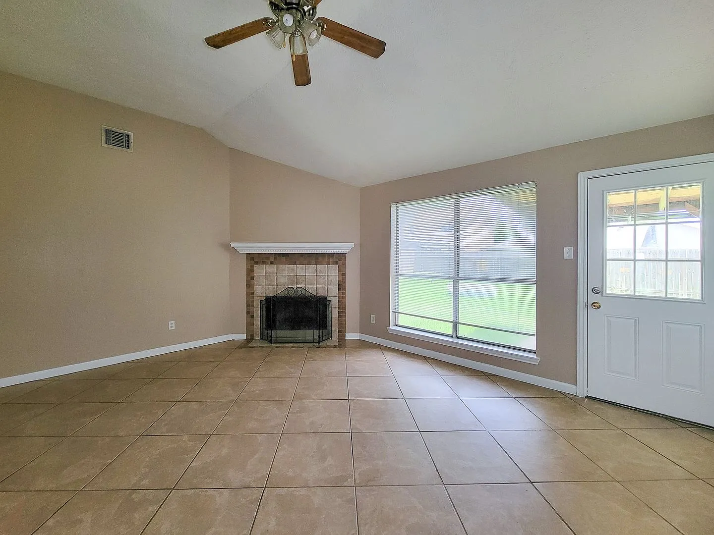 Beautiful 3 Bedroom 2 Bath Home In Spring, Texas — Photo 3