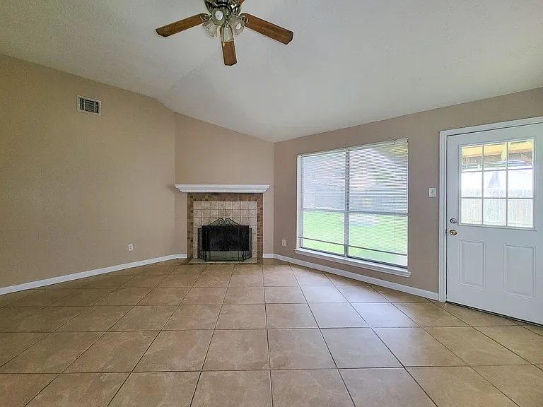 29002 Sedgefield St — Photo 3