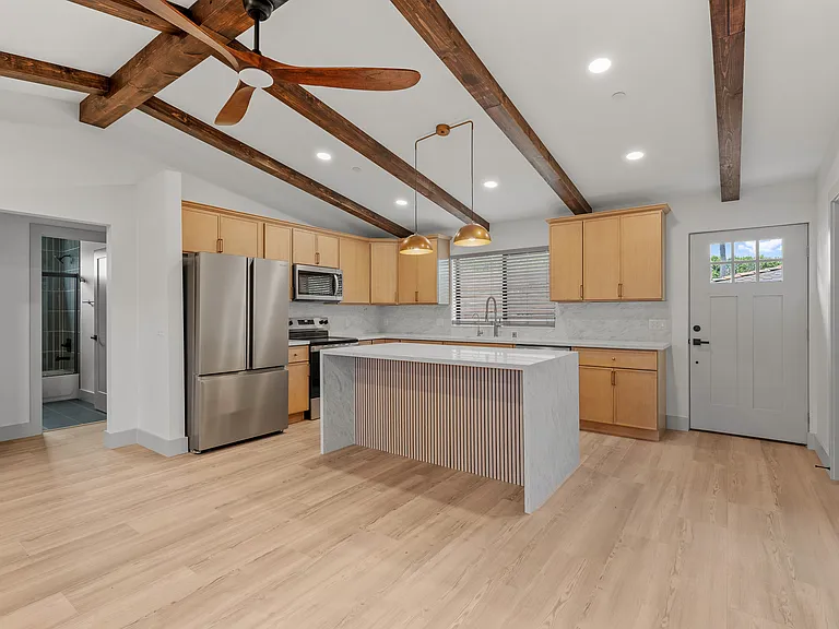 1116 Golden Rd — Photo 4