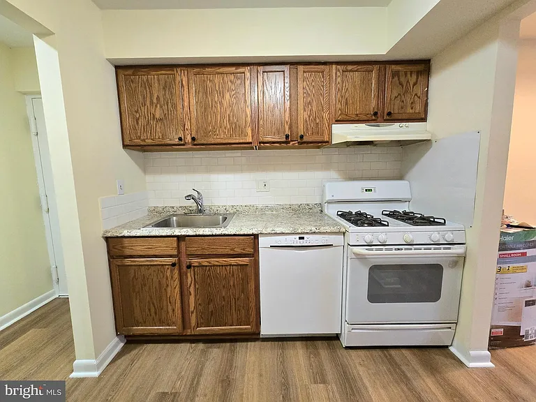 114 Van Buren Rd #5 — Photo 6