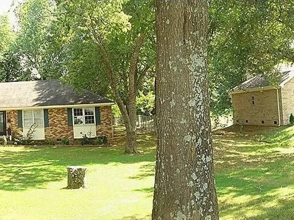 2366 Roberts Ln, Florence, AL 35630