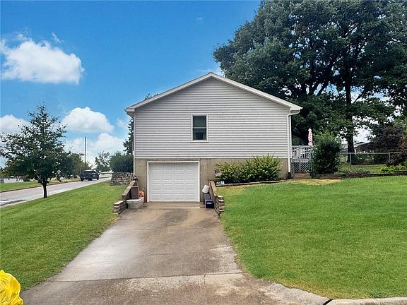 3rd image of 100 W 12th St