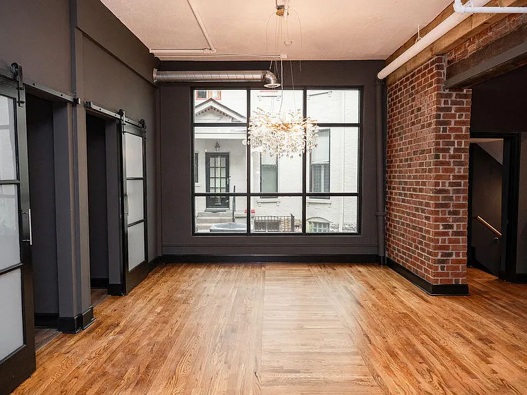 275 S Limestone St #150 — Photo 36