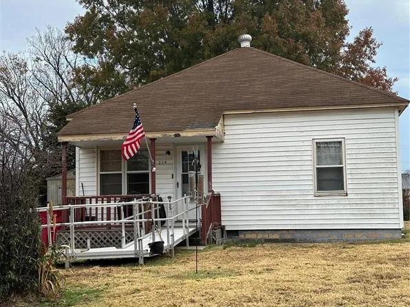 226 Petroleum St, Sikeston, MO 63801