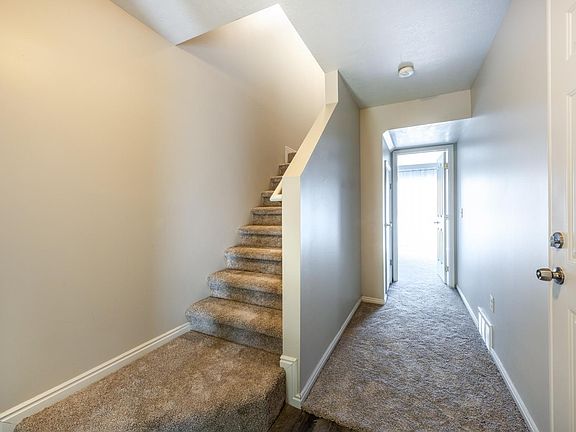 4th image of 629 Glen Livet Ln
