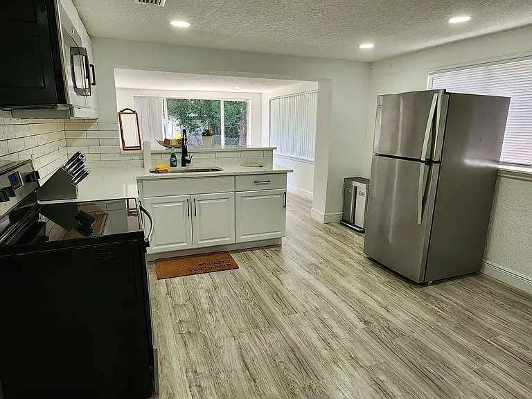 1375 Powers Ave — Photo 12