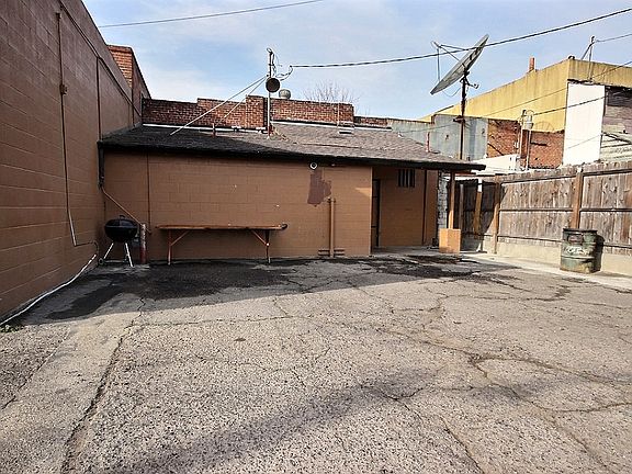 2nd image of 114 N Sacramento St