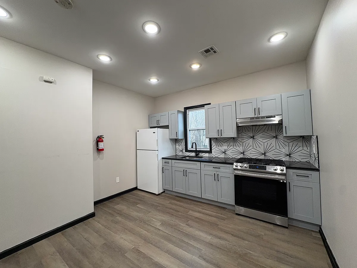 Building Photo - 318 Clinton Ave #B