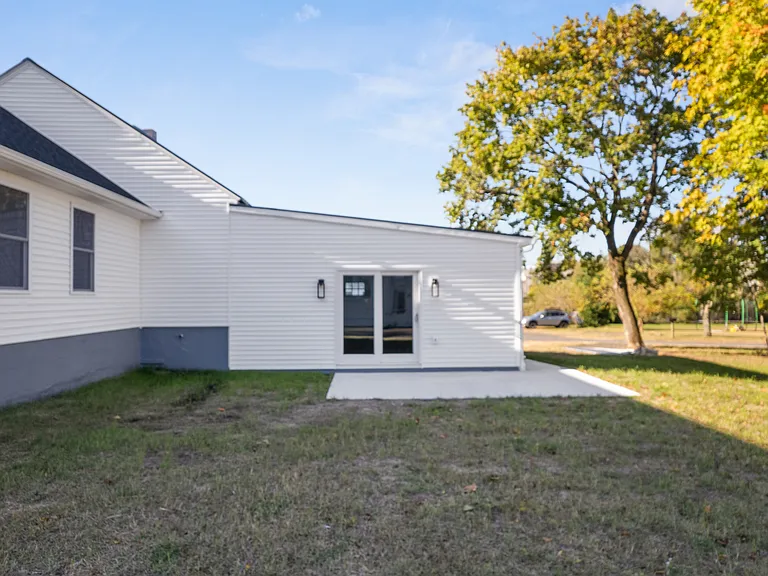 325 W Reliance Rd — Photo 33