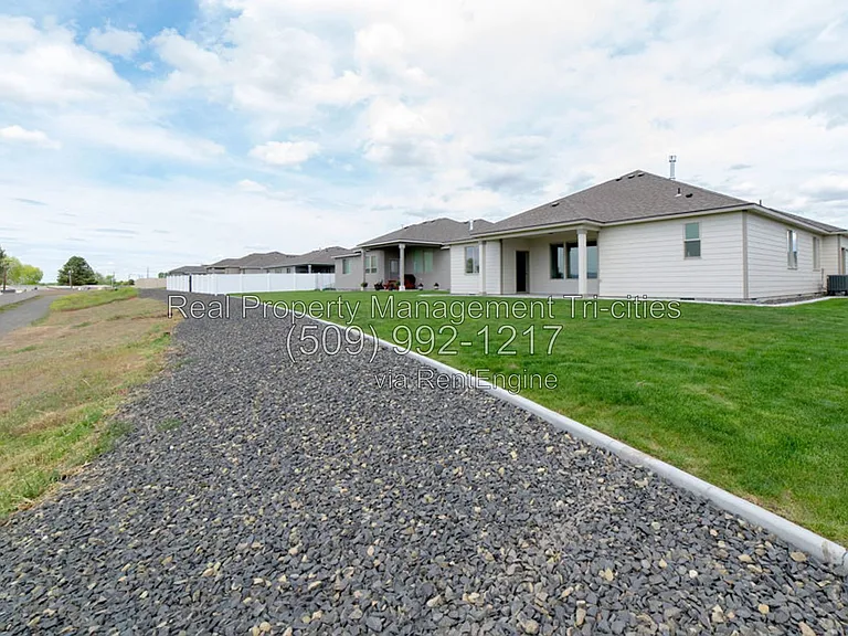 8004 Massey Dr — Photo 21