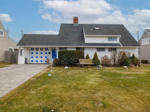 25 Russet Lane, Wantagh, NY 11793