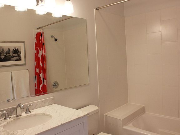 5th image of 2911 N Wolcott Ave Unit F